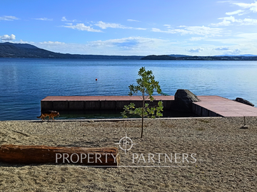 3 Preciosas Casas orilla de Lago Panguipulli en 2,4 ha. y 112 mts de playa