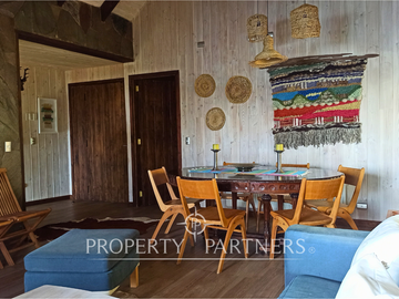 3 Preciosas Casas orilla de Lago Panguipulli en 2,4 ha. y 112 mts de playa
