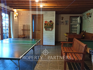 3 Preciosas Casas orilla de Lago Panguipulli en 2,4 ha. y 112 mts de playa