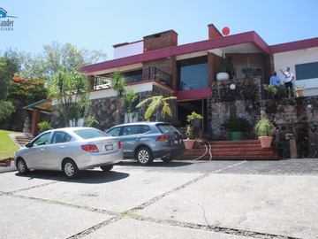 Casa con alberca en venta Col. Vista Bella $14,500,000.00 (TAMBIÉN EN RENTA)