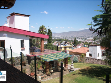 Casa con alberca en venta Col. Vista Bella $14,500,000.00 (TAMBIÉN EN RENTA)