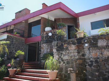 Casa con alberca en venta Col. Vista Bella $14,500,000.00 (TAMBIÉN EN RENTA)