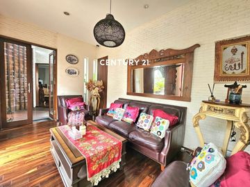 Rumah Mewah Semi Furnished Ada Swimming Pool Di Sektor 9 Bintaro