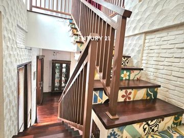 Rumah Mewah Semi Furnished Ada Swimming Pool Di Sektor 9 Bintaro
