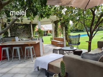 Venta Maravillosa Casa Estilo Georgian en Condominio, Buin