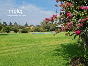 Venta Maravillosa Casa Estilo Georgian en Condominio, Buin