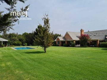 Venta Maravillosa Casa Estilo Georgian en Condominio, Buin