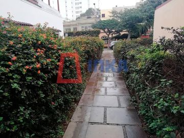 OPORTUNIDAD DE CASA EN MAGDALENA DEL MAR