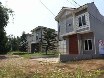 Dijual cepat rumah 2 lantai harga 1 lantai dekat pemda cibonong dan stasiun cilebut