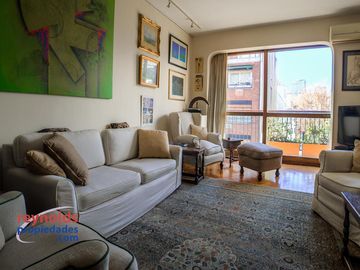 ¡Luminoso, con 2 dormitorios   dependencia, al frente, piso alto en Recoleta a USD 2560/M2!