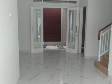 Rumah minimalis cantik 1, 2 m strategis di mampang depok
