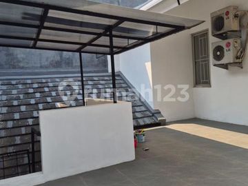 Dijual Rumah Sudah Direnovasi Siap Huni di BSD Delatinos Tangerang