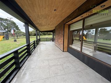 Casa en arriendo de 3 dorm + salita+quincho en Puerto Varas