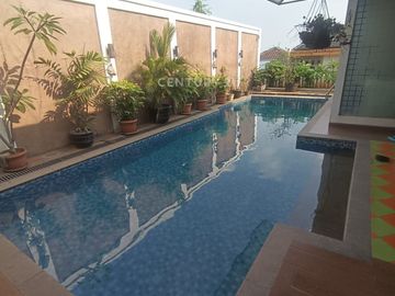 Rumah 3 Lantai Dua Muka Utara X Selatan  Di Bekasi Kota Kemang