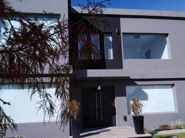 Venta de casa en el Barrio de los Talas