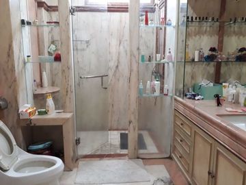 DIJUAL RUMAH MEWAH FULL MARMER Lokasi: Barata Jaya