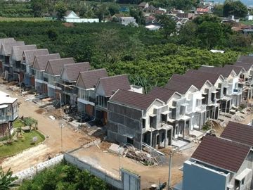 Residential Feels Villa Strategic Location Merjosari Islamic Area