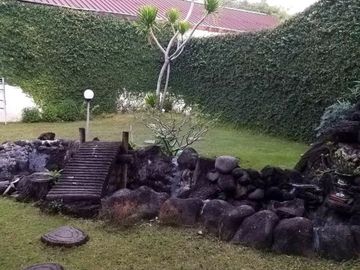 Hunian berkonsep villa istimewa di Kupang indah Surabaya