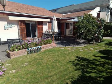 Casa en venta de 3 dorm. Ceca Metro Hernando de M Las Condes
