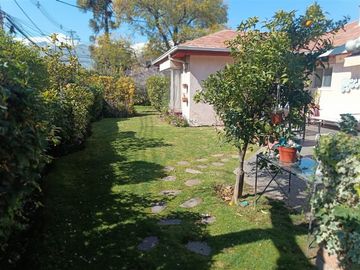 Casa en venta de 3 dorm. Ceca Metro Hernando de M Las Condes