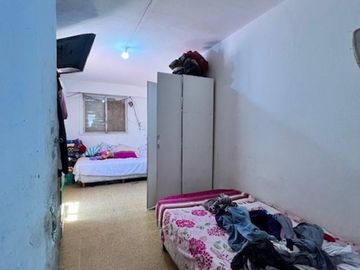 SE VENDE CASA DE 6 AMBIENTES EN FLORES