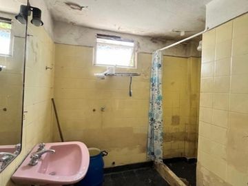 SE VENDE CASA DE 6 AMBIENTES EN FLORES