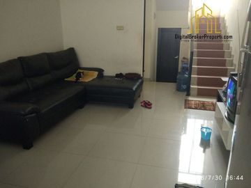 Rumah Cisaranten Dengan sebagian isinya | SUKARNA