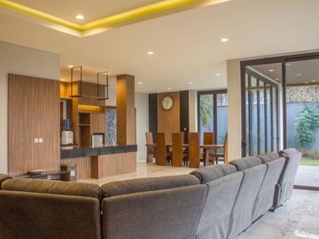 Dijual Rumah Mewah Full Furnish Dago Resor Pakar Bandung