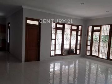 Rumah 2 Lantai Luas Dan Asri Jalan Depan Besar Di Cempaka Putih