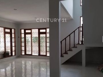 Rumah 2 Lantai Luas Dan Asri Jalan Depan Besar Di Cempaka Putih