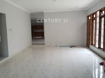 Rumah 2 Lantai Luas Dan Asri Jalan Depan Besar Di Cempaka Putih