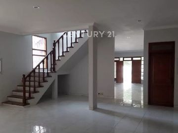 Rumah 2 Lantai Luas Dan Asri Jalan Depan Besar Di Cempaka Putih