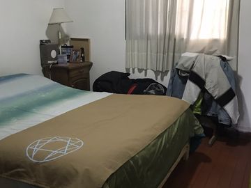 CASA EN VENTA DE 2 HAB + PATIO y COCHERA