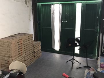 CASA EN VENTA DE 2 HAB + PATIO y COCHERA