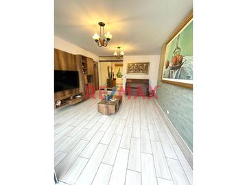Vendo acogedora casa de 3 pisos diseñada para brindarte comodidad y estilo, en un entorno seguro lleno de naturaleza
 en la exclusiva Urbanización La