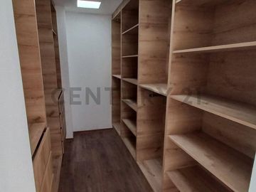CASA MODERNA POR ESTRENAR TUMBACO 3 DORMITORIOS