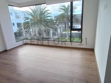 CASA MODERNA POR ESTRENAR TUMBACO 3 DORMITORIOS