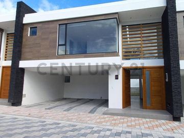 CASA MODERNA POR ESTRENAR TUMBACO 3 DORMITORIOS