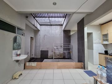 DIJUAL CEPAT RUMAH HOEK 2 LANTAI SIAP HUNI DI MICHELIA GADING SERPONG