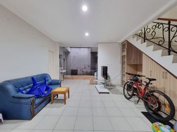 DIJUAL CEPAT RUMAH HOEK 2 LANTAI SIAP HUNI DI MICHELIA GADING SERPONG