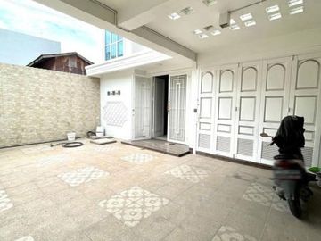 Villa Jalan Madong Lubis (dekat Jalan Sei Kera) Medan