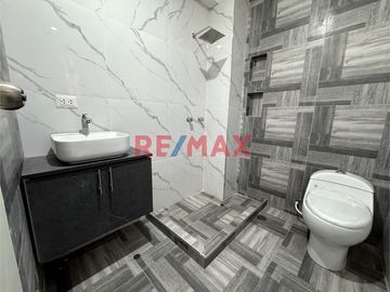 🌟Venta de Moderno departamento de ESTRENO en Segundo piso ,LIBRE DEL PAGO DE ALCABALA!🌟
Ubicado en Urb Rosas del Valle, en la Av El Cortijo, cerca de