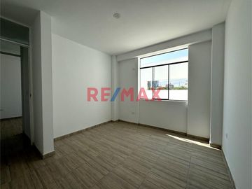 🌟Venta de Moderno departamento de ESTRENO en Segundo piso ,LIBRE DEL PAGO DE ALCABALA!🌟
Ubicado en Urb Rosas del Valle, en la Av El Cortijo, cerca de
