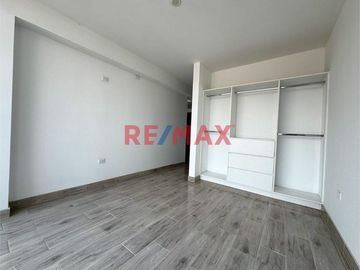 🌟Venta de Moderno departamento de ESTRENO en Segundo piso ,LIBRE DEL PAGO DE ALCABALA!🌟
Ubicado en Urb Rosas del Valle, en la Av El Cortijo, cerca de