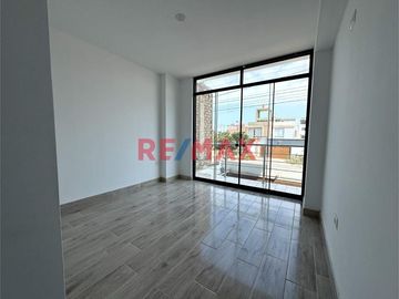 🌟Venta de Moderno departamento de ESTRENO en Segundo piso ,LIBRE DEL PAGO DE ALCABALA!🌟
Ubicado en Urb Rosas del Valle, en la Av El Cortijo, cerca de