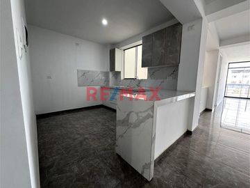 🌟Venta de Moderno departamento de ESTRENO en Segundo piso ,LIBRE DEL PAGO DE ALCABALA!🌟
Ubicado en Urb Rosas del Valle, en la Av El Cortijo, cerca de