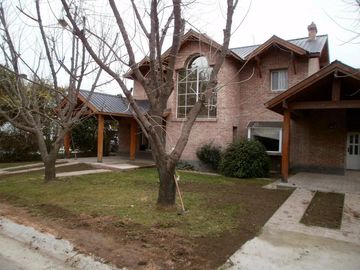 Casa 3 dormitorios - Neuquén Capital - Barrio Residencial Privado