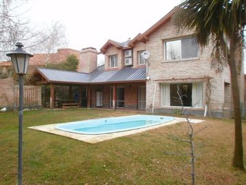 Casa 3 dormitorios - Neuquén Capital - Barrio Residencial Privado