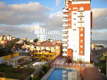 Departamento 2 ambientes de categoría con vista al mar