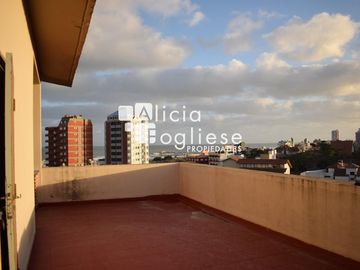 Departamento 2 ambientes de categoría con vista al mar